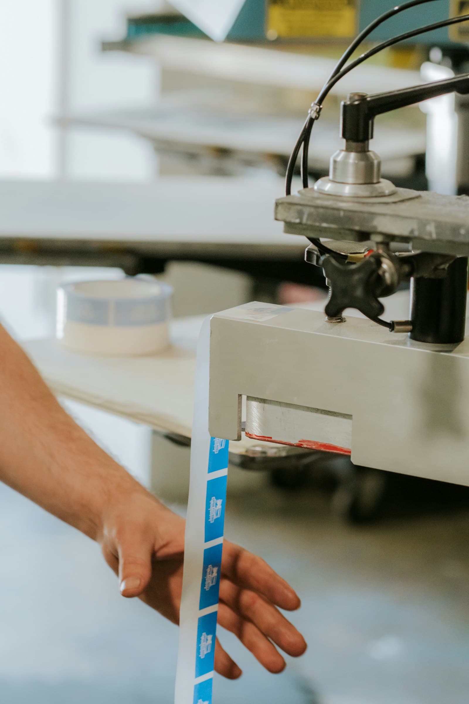 Self-adhesive label rolls in production